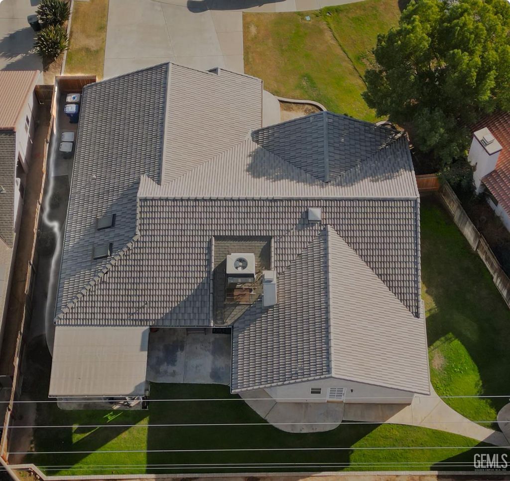 Photo of 14308 San Jose Ave Ave, Bakersfield, CA 93314 (MLS # 202513712)