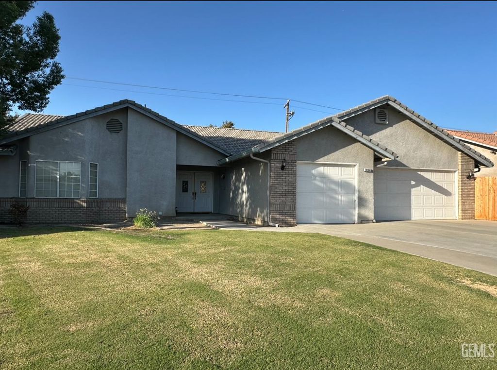 Photo of 14308 San Jose Ave Ave, Bakersfield, CA 93314 (MLS # 202513712)