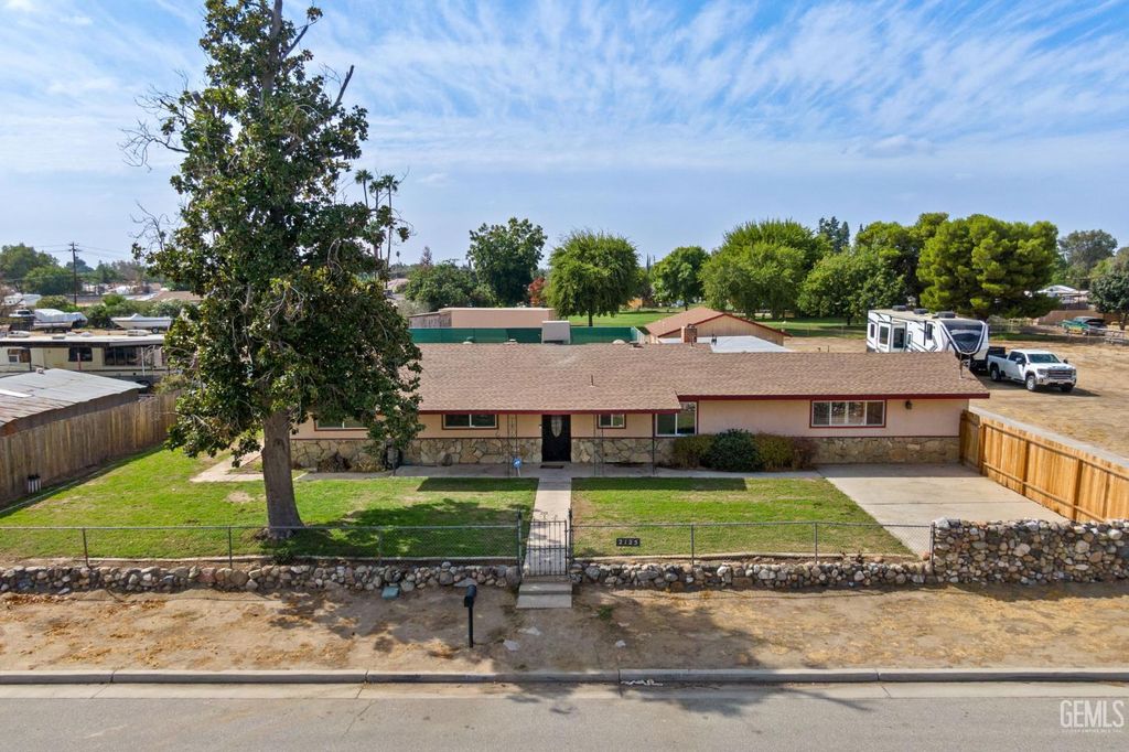 Photo of 2125 Verdugo Lane, Bakersfield, CA 93312 (MLS # 202511275)