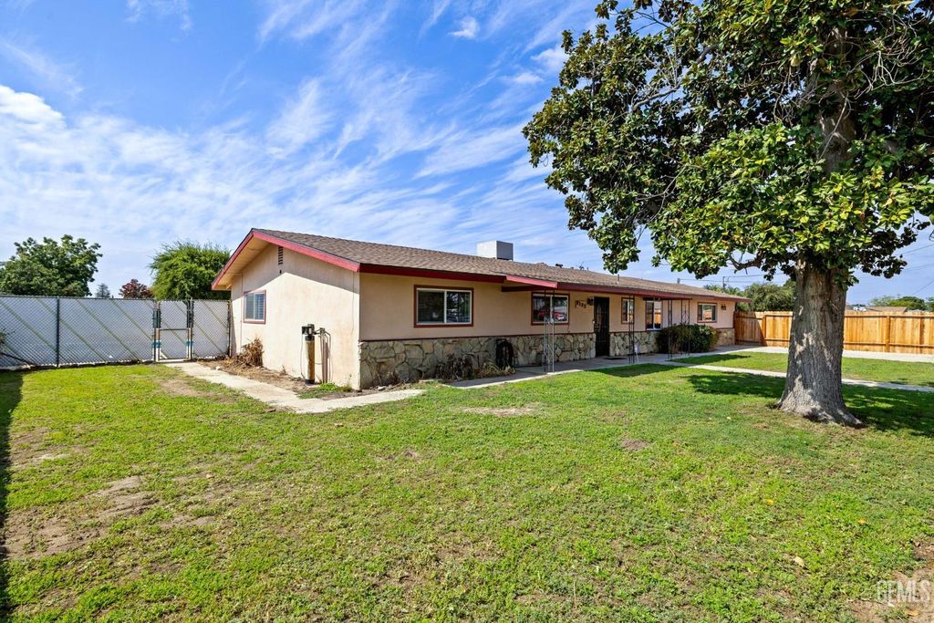 Photo of 2125 Verdugo Lane, Bakersfield, CA 93312 (MLS # 202511275)