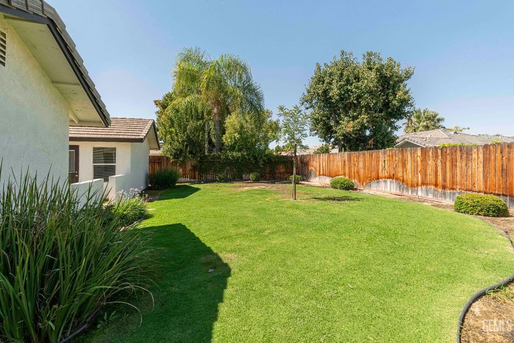 Photo of 10908 Royal Ascot Avenue, Bakersfield, CA 93312 (MLS # 202510567)