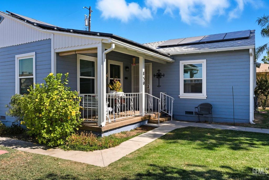 Photo of 830 28th Street, Bakersfield, CA 93301 (MLS # 202511228)