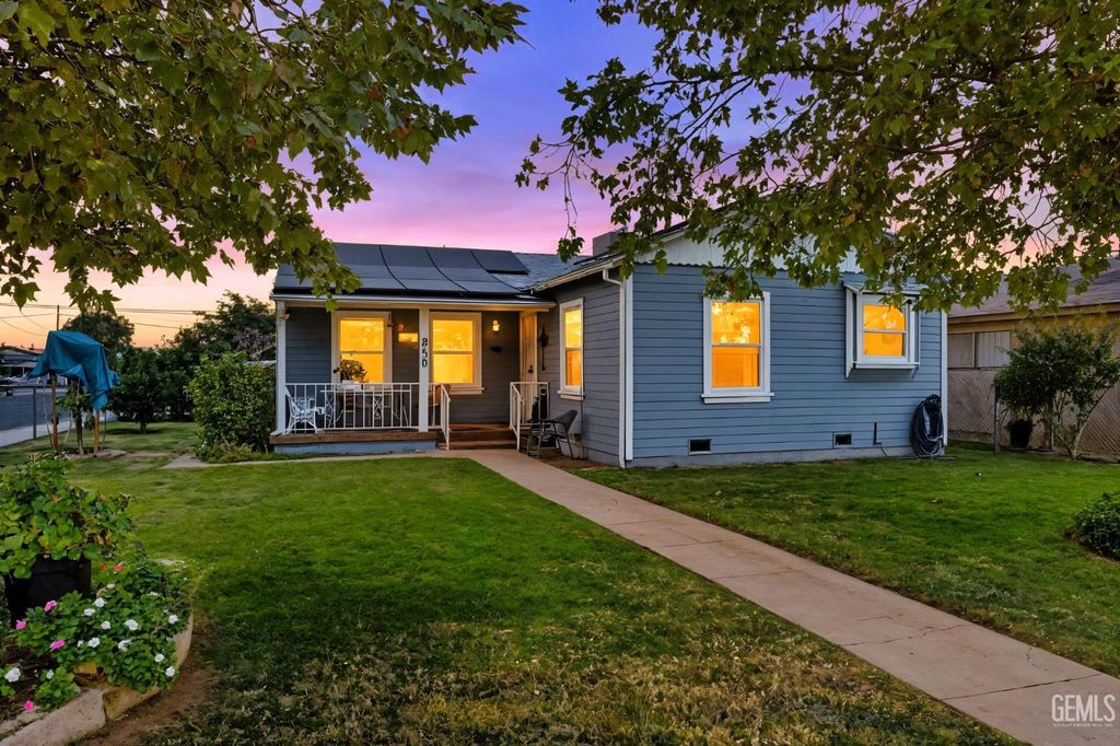 Photo of 830 28th Street, Bakersfield, CA 93301 (MLS # 202511228)