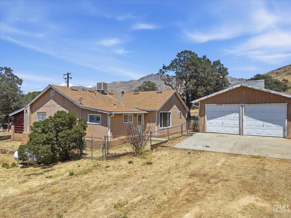 Photo of 4280 Lake Isabella Boulevard, Bodfish, CA 93205 (MLS # 202606728)