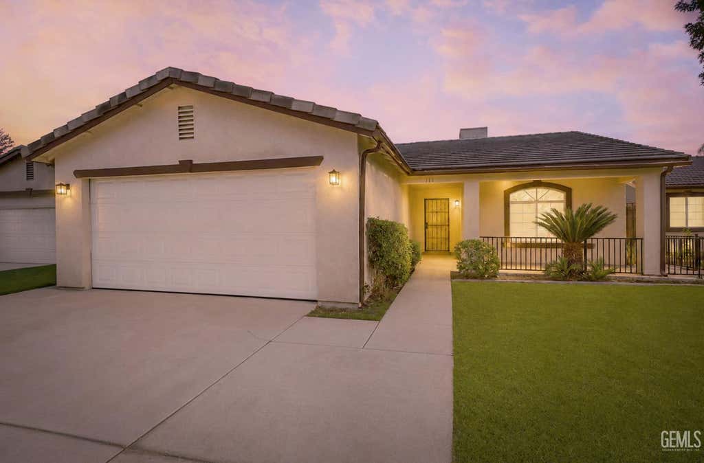 Photo of 111 Misty Meadow Drive, Bakersfield, CA 93308 (MLS # 202608526)