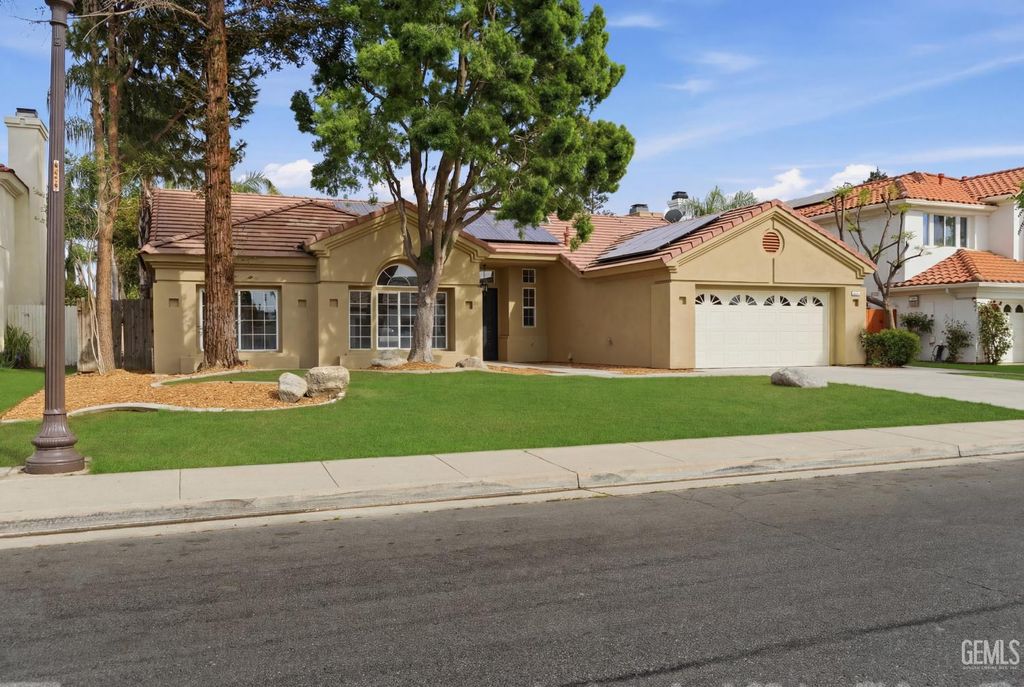 Photo of 1512 Wedgewood Drive, Bakersfield, CA 93311 (MLS # 202602915)