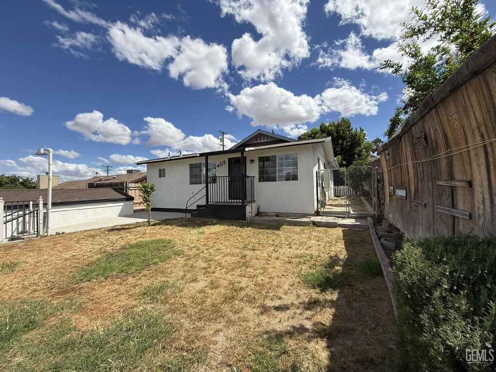 Photo of 407 E Street, Taft, CA 93268 (MLS # 202603944)