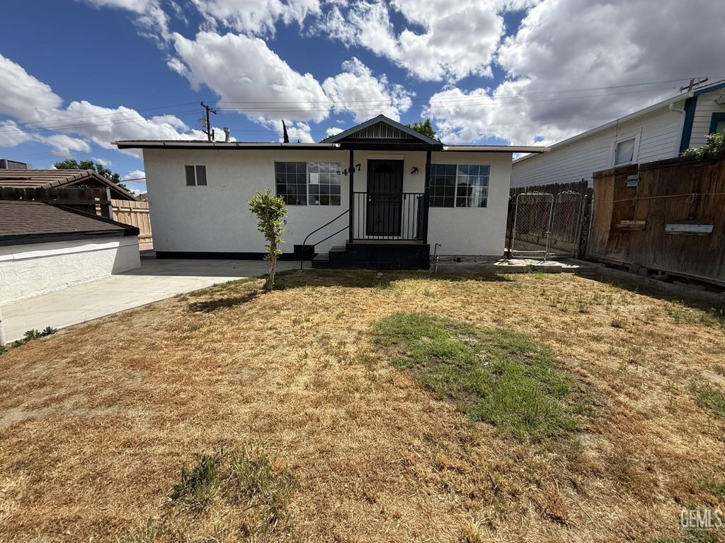 Photo of 407 E Street, Taft, CA 93268 (MLS # 202603944)