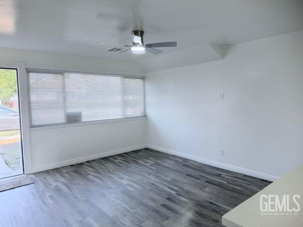 Photo of 315 Lincoln Avenue, Bakersfield, CA 93308 (MLS # 202600585)