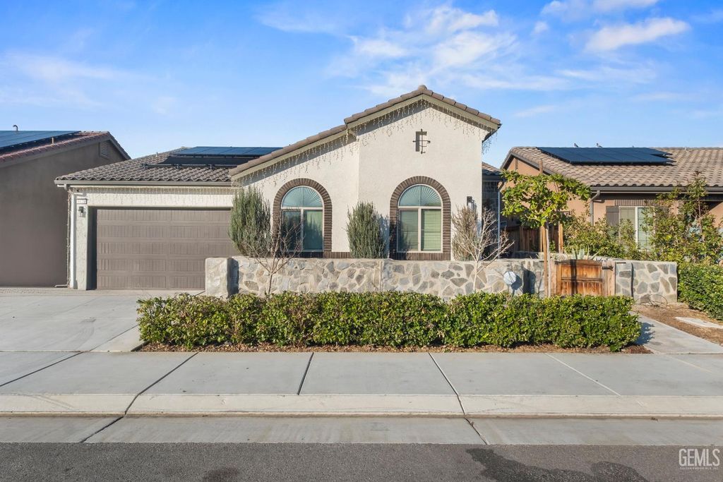 Photo of 9426 Woodland Ridge Lane, Shafter, CA 93263 (MLS # 202600492)