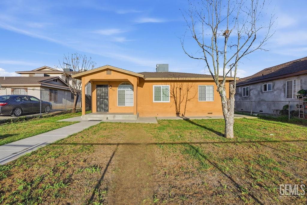 Photo of 420 Dover Place, Delano, CA 93215 (MLS # 202602710)