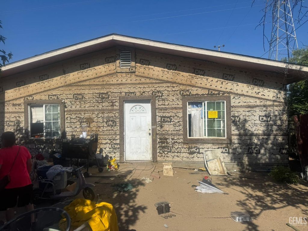 Photo of 11000 S San Emidio Street, Lamont, CA 93241 (MLS # 202606003)