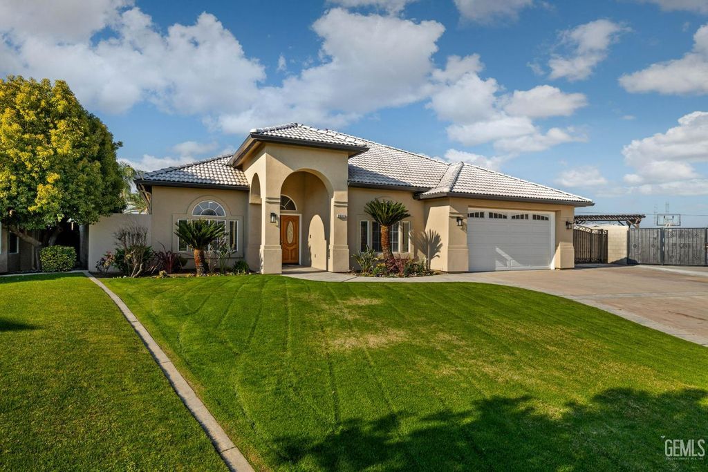 Photo of 2537 Ollie Court, Bakersfield, CA 93314 (MLS # 202600593)