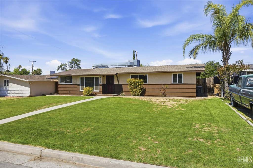 Photo of 2712 Hollins Street, Bakersfield, CA 93305 (MLS # 202606241)