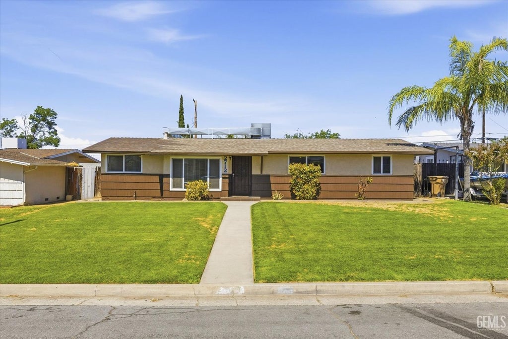 Photo of 2712 Hollins Street, Bakersfield, CA 93305 (MLS # 202606241)