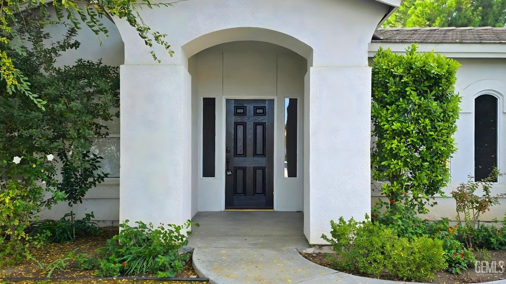 Photo of 2812 Chiselhurst Court, Bakersfield, CA 93311 (MLS # 202511919)