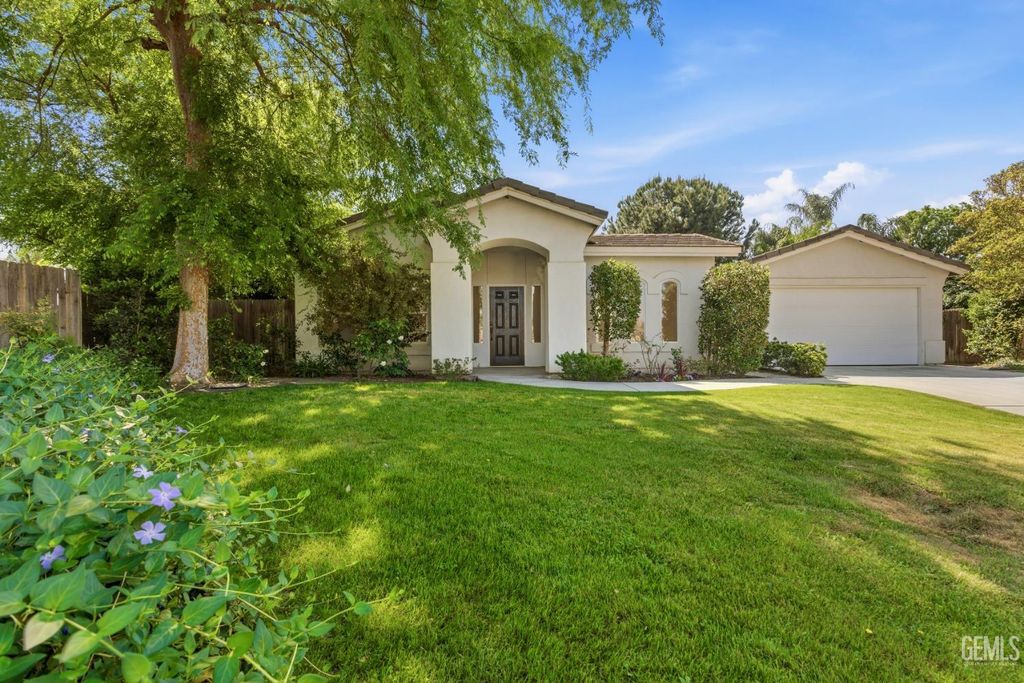 Photo of 2812 Chiselhurst Court, Bakersfield, CA 93311 (MLS # 202511919)