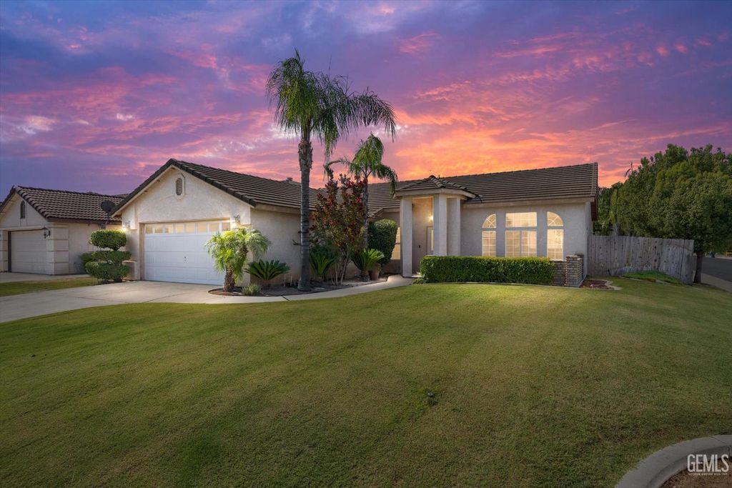 Photo of 10815 Dapple Way, Bakersfield, CA 93312 (MLS # 202510130)