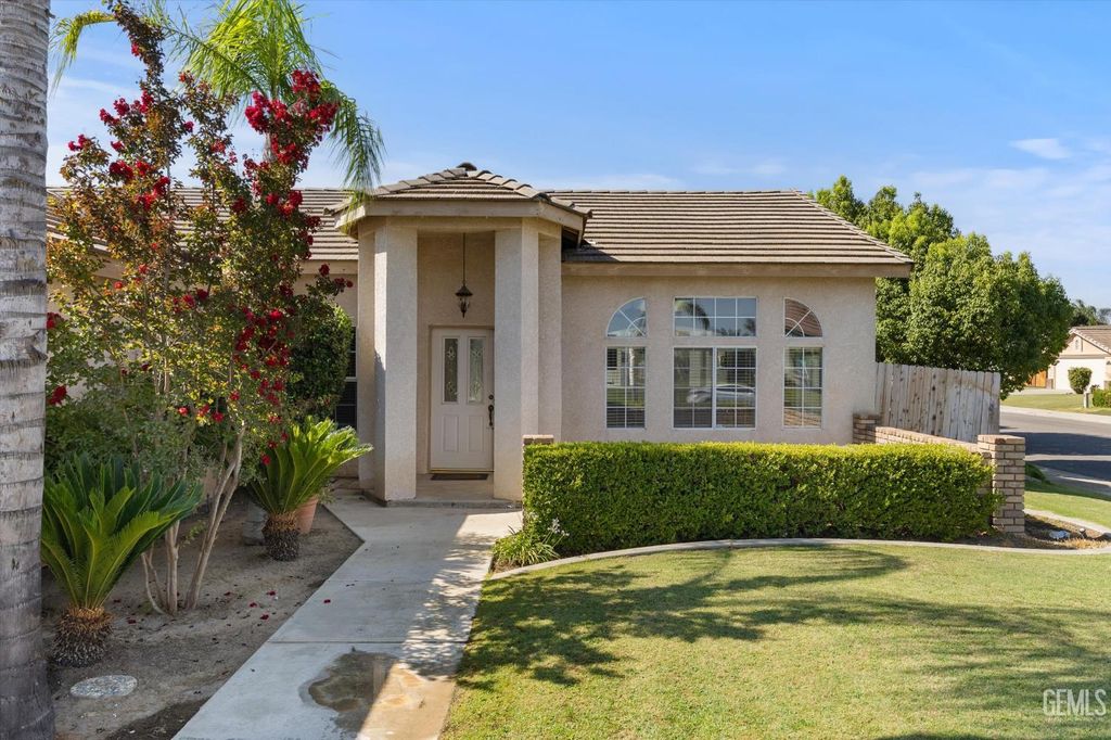 Photo of 10815 Dapple Way, Bakersfield, CA 93312 (MLS # 202510130)