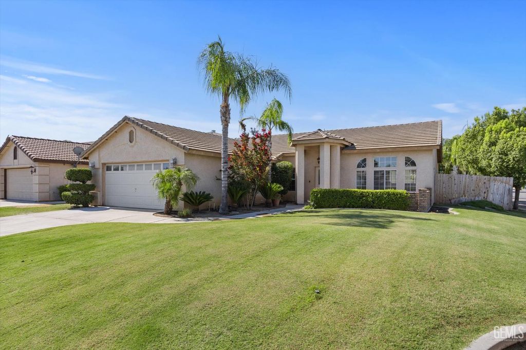 Photo of 10815 Dapple Way, Bakersfield, CA 93312 (MLS # 202510130)
