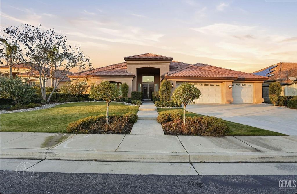 Photo of 13604 Providence Place, Bakersfield, CA 93314 (MLS # 202600737)