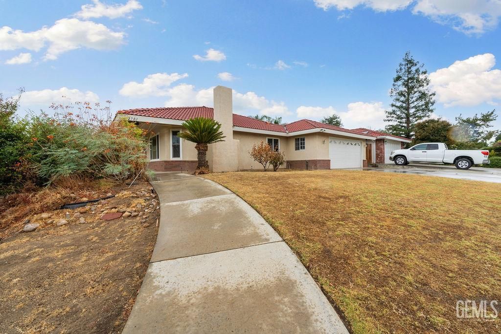 Photo of 2701 Deerbrook Street, Bakersfield, CA 93308 (MLS # 202511236)