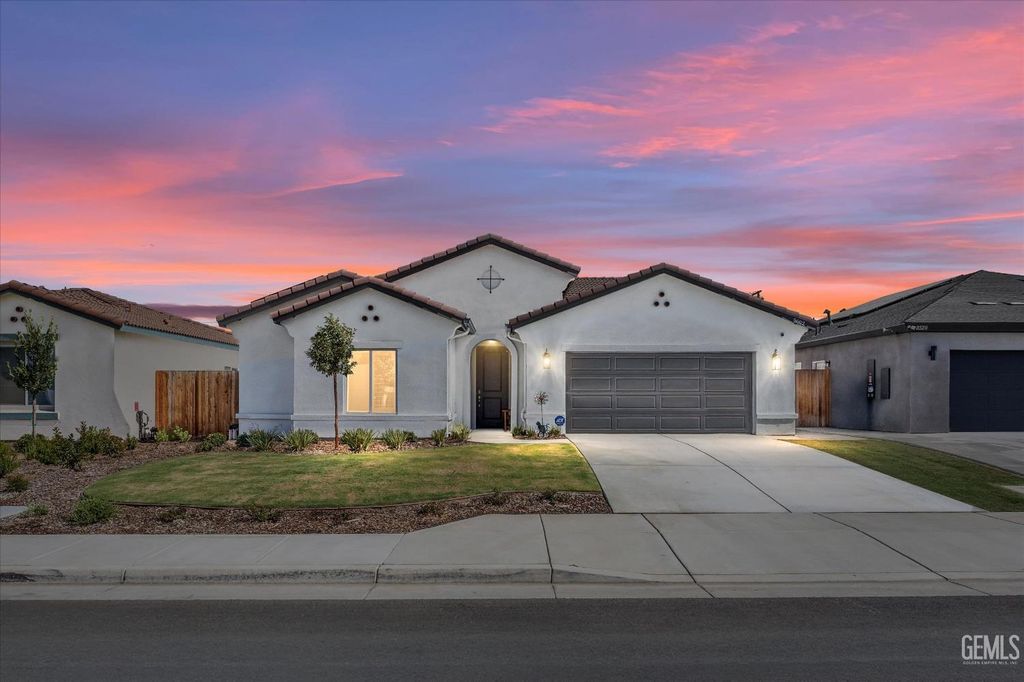 Photo of 8602 Avon Street, Bakersfield, CA 93314 (MLS # 202510442)