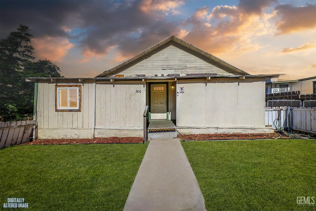 Photo of 306 Eastern Avenue, Taft, CA 93268 (MLS # 202604341)