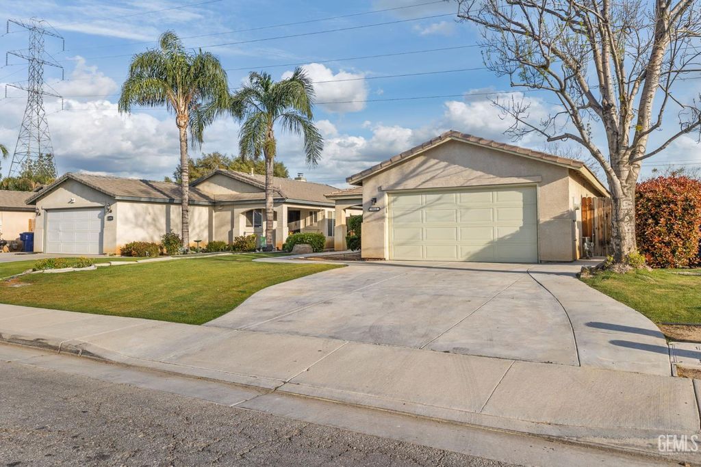 Photo of 5918 Potenza Lane, Bakersfield, CA 93308 (MLS # 202604073)