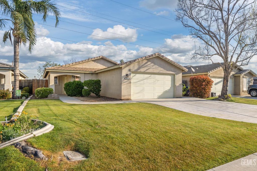 Photo of 5918 Potenza Lane, Bakersfield, CA 93308 (MLS # 202604073)
