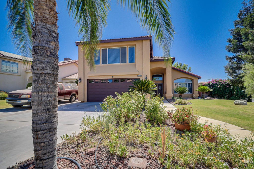 Photo of 6215 Cartagena Avenue, Bakersfield, CA 93313 (MLS # 202609916)
