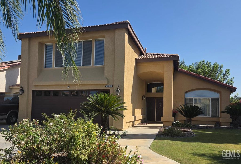 Photo of 6215 Cartagena Avenue, Bakersfield, CA 93313 (MLS # 202609916)