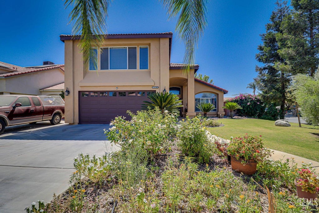 Photo of 6215 Cartagena Avenue, Bakersfield, CA 93313 (MLS # 202609916)