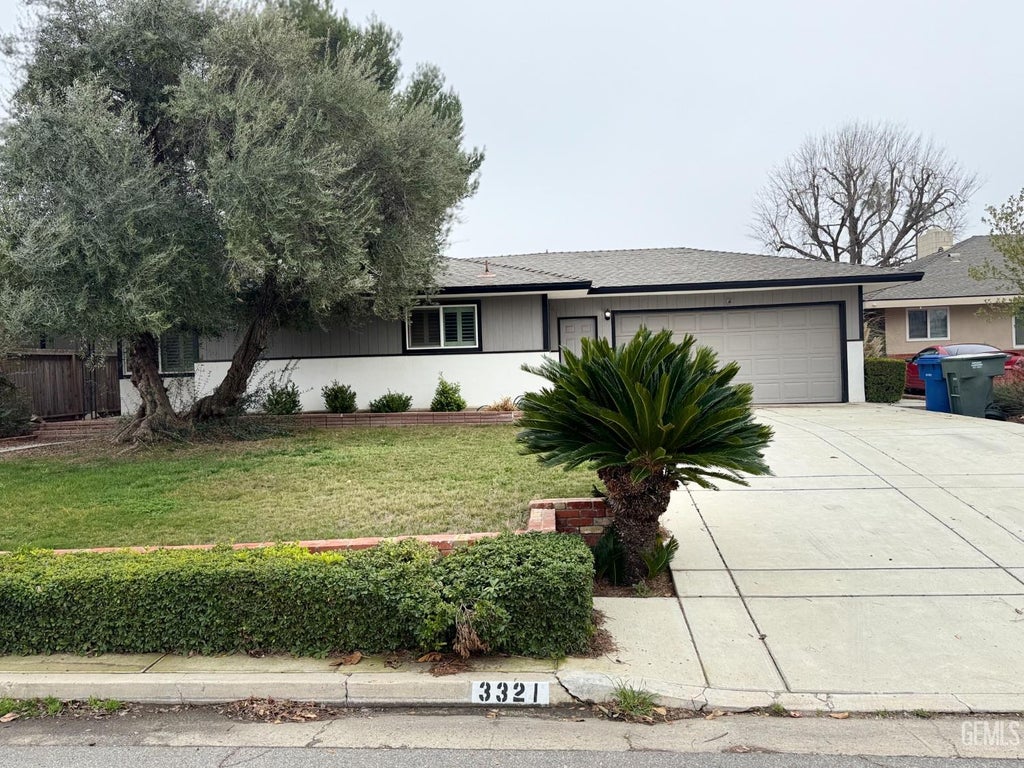Photo of 3321 Jade Avenue, Bakersfield, CA 93306 (MLS # 202600449)