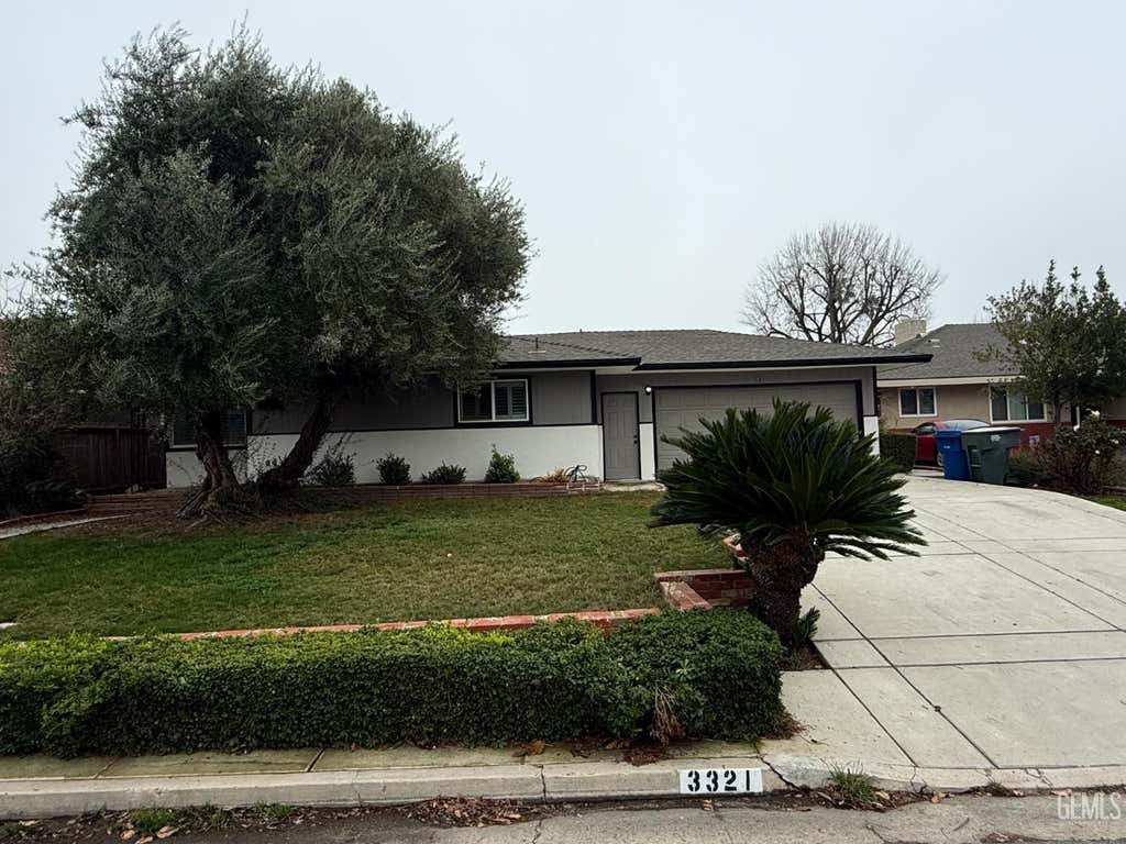Photo of 3321 Jade Avenue, Bakersfield, CA 93306 (MLS # 202600449)
