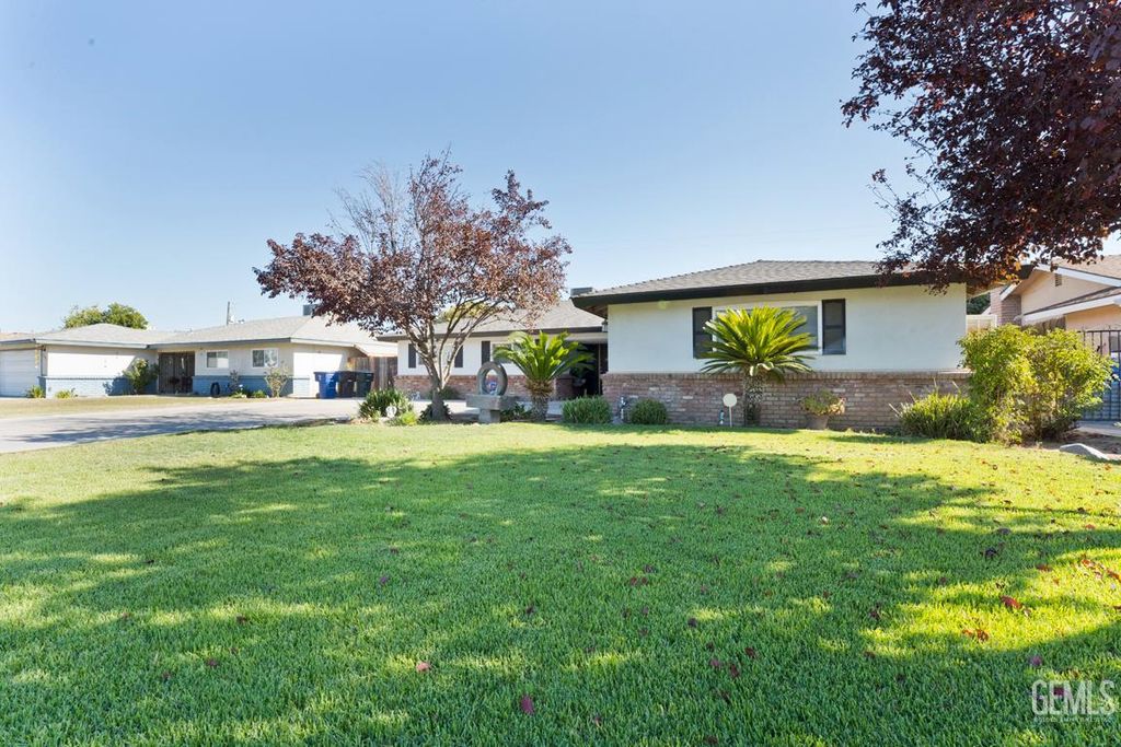 Photo of 3805 Alum Avenue, Bakersfield, CA 93309 (MLS # 202510306)