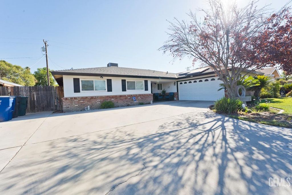 Photo of 3805 Alum Avenue, Bakersfield, CA 93309 (MLS # 202510306)