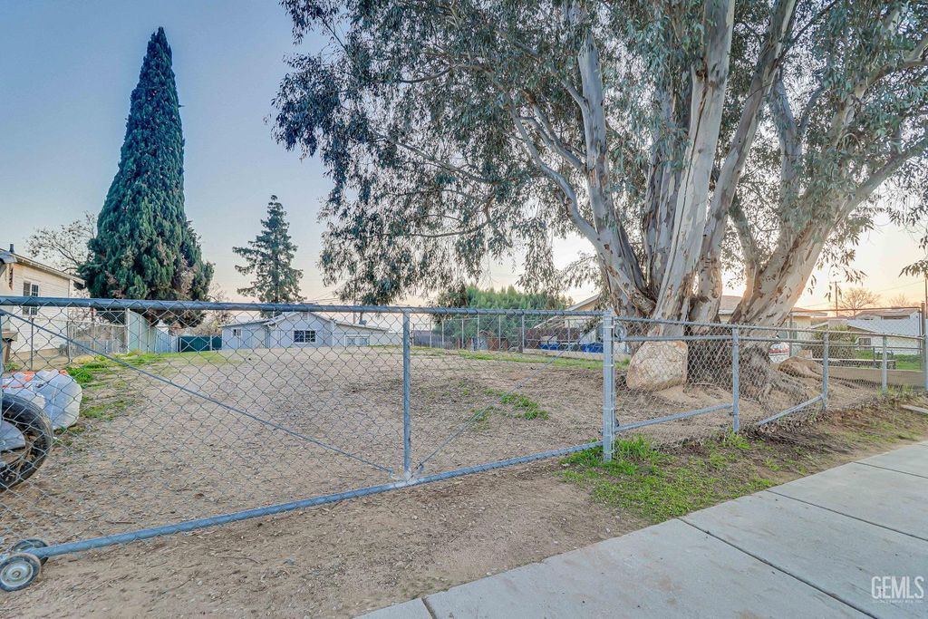 Photo of 3817 Hillburn Road, Bakersfield, CA 93306 (MLS # 202600957)