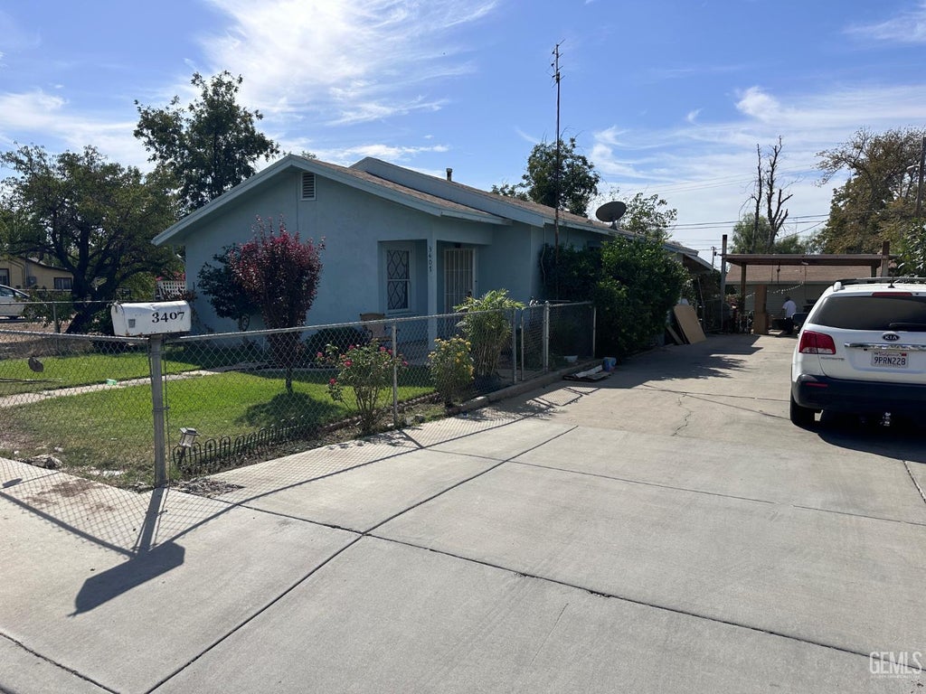 Photo of 3407 Fillmore Avenue, Bakersfield, CA 93306 (MLS # 202610149)