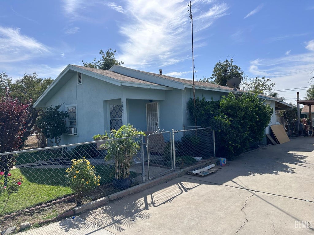 Photo of 3407 Fillmore Avenue, Bakersfield, CA 93306 (MLS # 202610149)