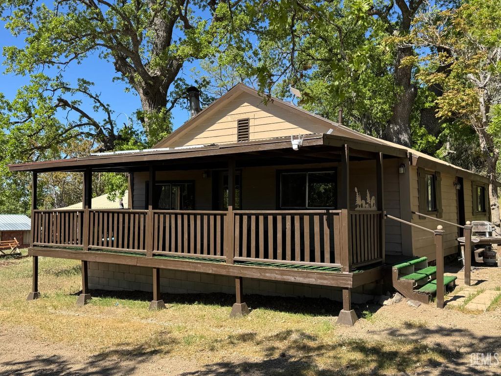 Photo of 1 Maple Ave, Rosamond, CA 93561 (MLS # 202600916)