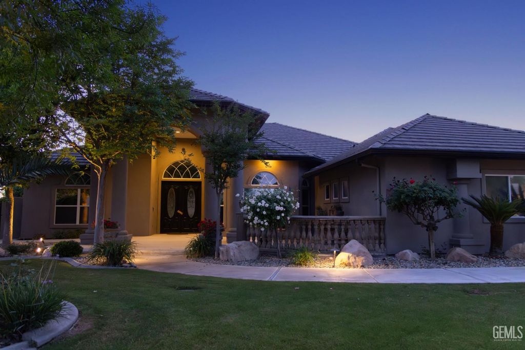 Photo of 14332 Table Rock Avenue, Bakersfield, CA 93314 (MLS # 202602708)