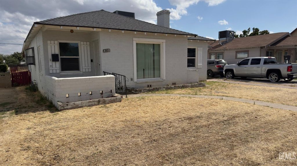 Photo of 419 Francis Street, Bakersfield, CA 93308 (MLS # 202605703)