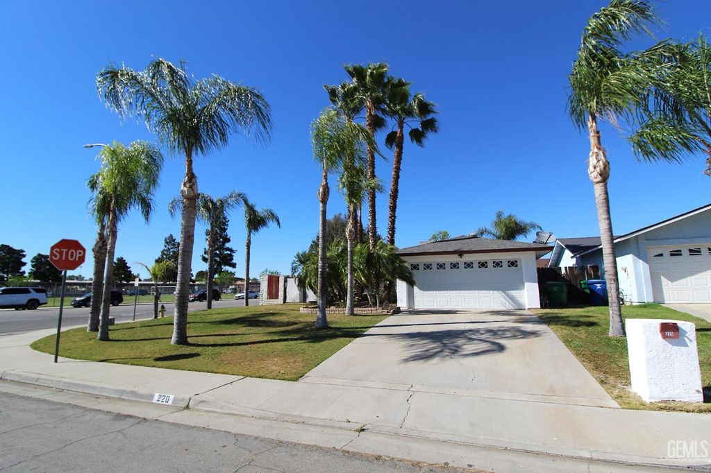 Photo of 220 Galaxy Ave, Bakersfield, CA 93308 (MLS # 202605357)
