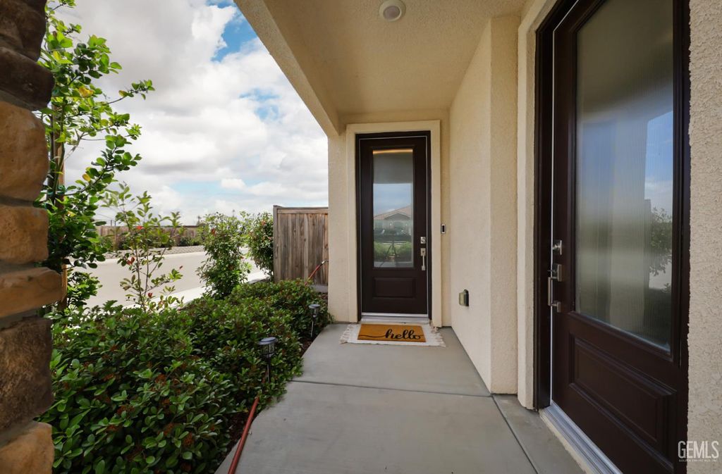 Photo of 9211 Willow Terrace Drive, Shafter, CA 93263 (MLS # 202604889)