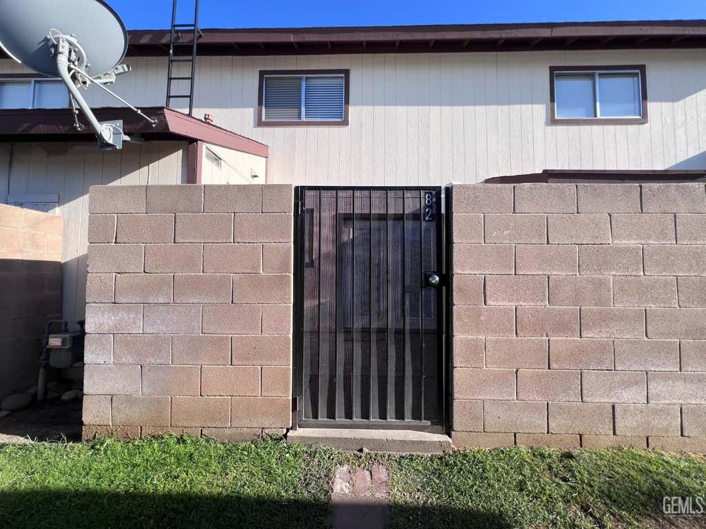 Photo of 4600 Beechwood Street #82, Bakersfield, CA 93309 (MLS # 202606048)