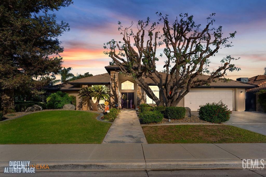 Photo of 2512 Oak View Court, Bakersfield, CA 93311 (MLS # 202610433)