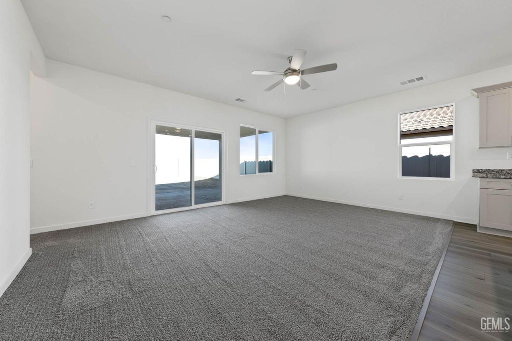 Photo of 7911 Ita Palm Way, Bakersfield, CA 93313 (MLS # 202510998)