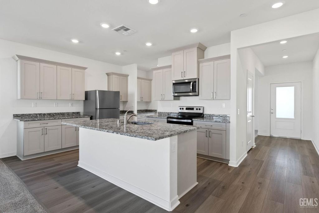 Photo of 7911 Ita Palm Way, Bakersfield, CA 93313 (MLS # 202510998)