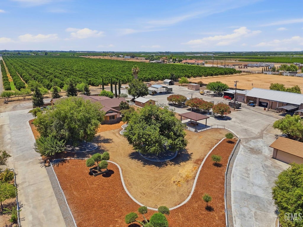 Photo of 597 Crawford Avenue, Porterville, CA 93257 (MLS # 202609391)